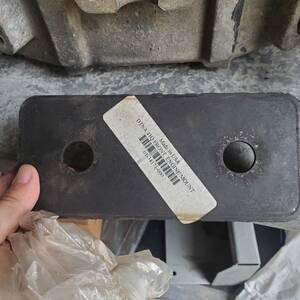 01-34171-000 - Isolator, Front, Engine, DD5, Lower, Insulator, Freightliner